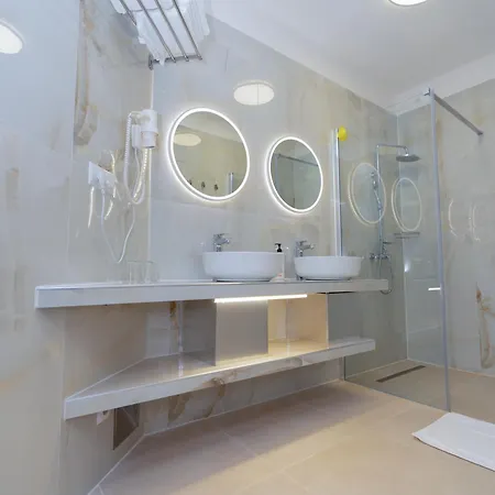 Tulipan 3* Průhonice