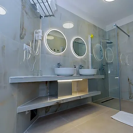 Tulipan 3* Průhonice