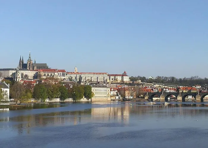 潘普鲁洪尼斯图利酒店 酒店 3*