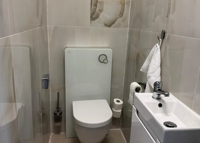 潘普鲁洪尼斯图利酒店