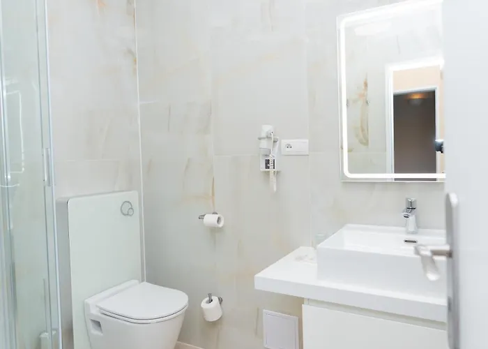 Tulipan Hotell 3*