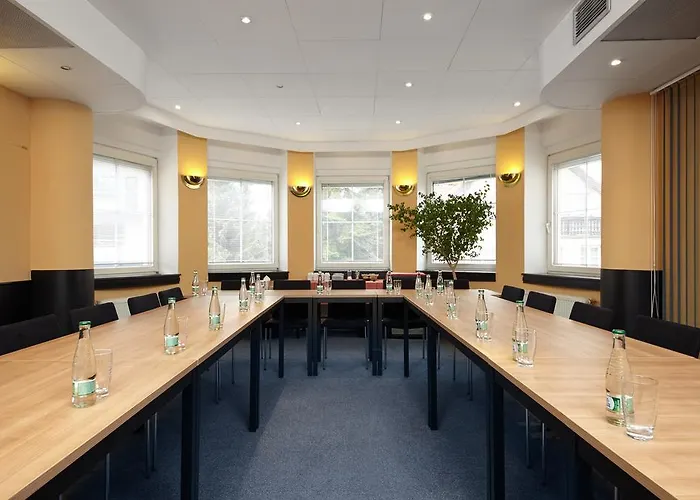 潘普鲁洪尼斯图利酒店 3*