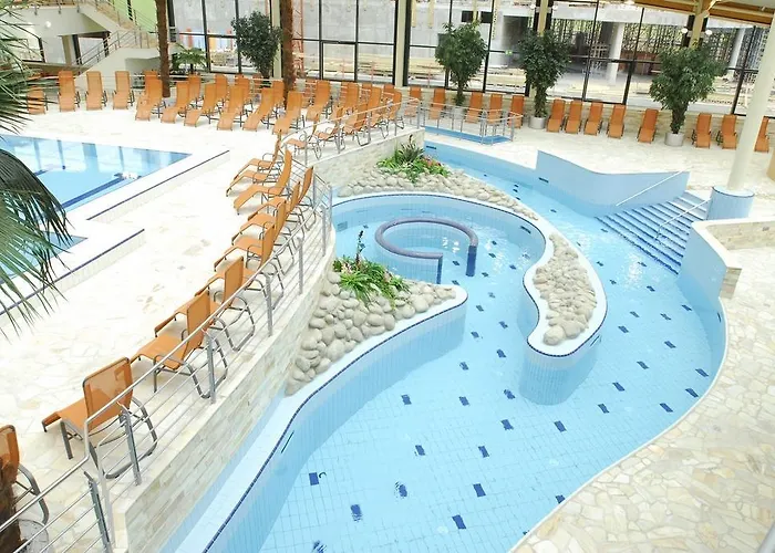 Tulipan Hotell 3*
