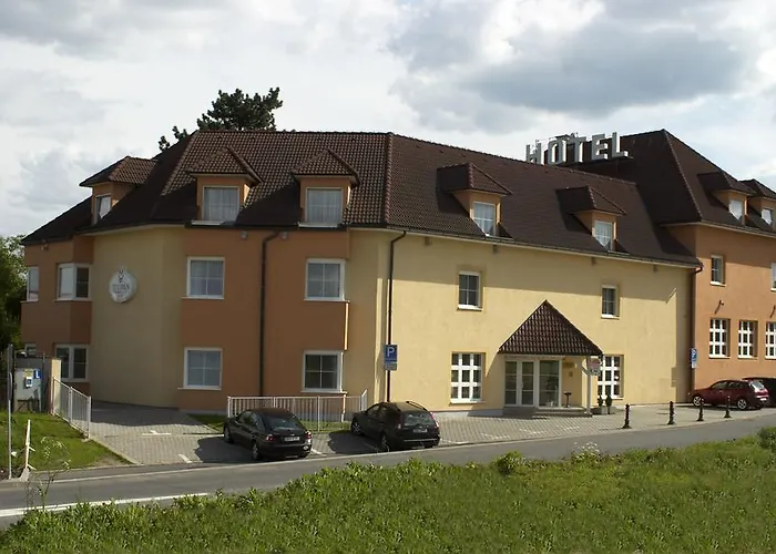 潘普鲁洪尼斯图利酒店