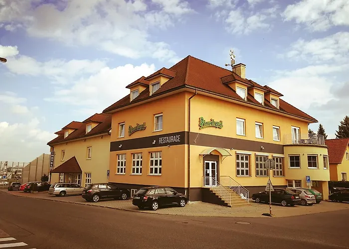 潘普鲁洪尼斯图利酒店 酒店