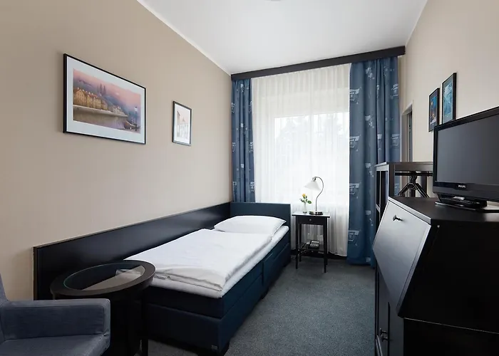 潘普鲁洪尼斯图利酒店 酒店 3*